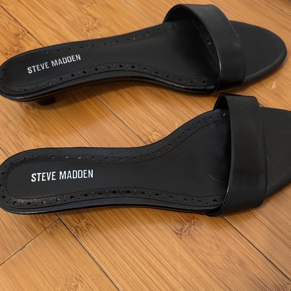 Steve Madden Classic Black Slide Sandals